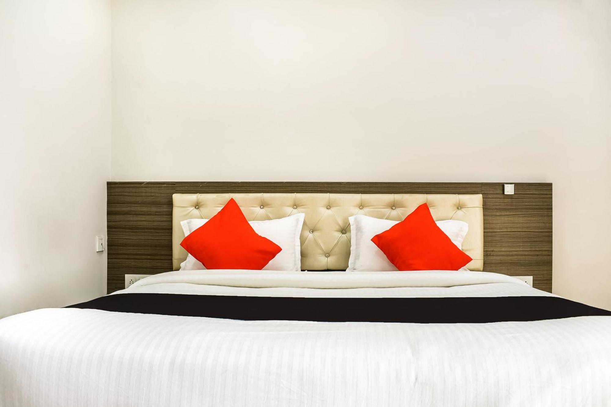 Hotel Capital O Jai Adisson Katak Exteriér fotografie