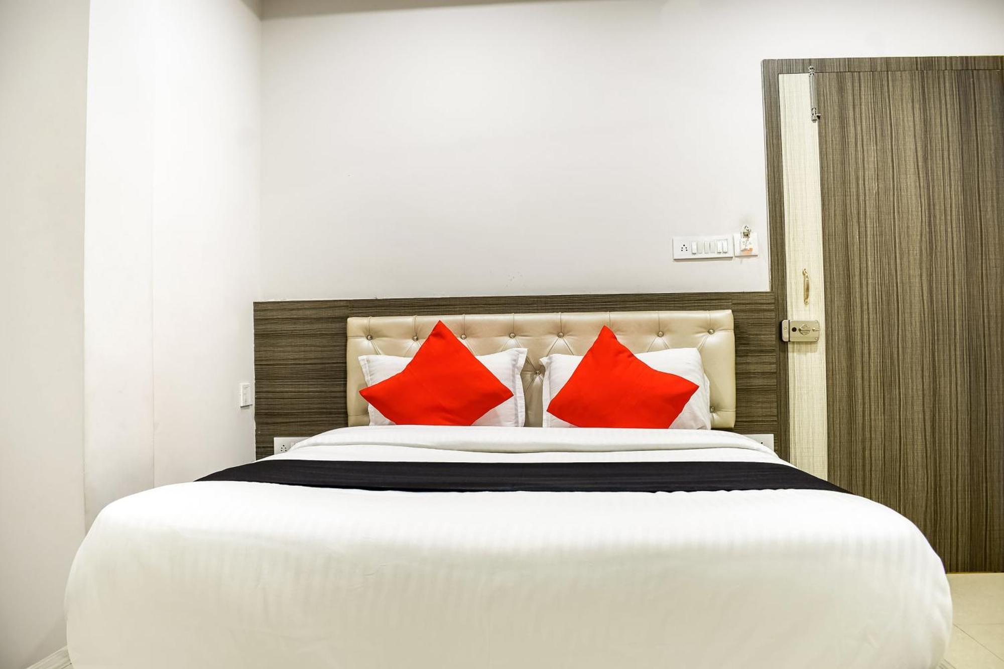 Hotel Capital O Jai Adisson Katak Exteriér fotografie