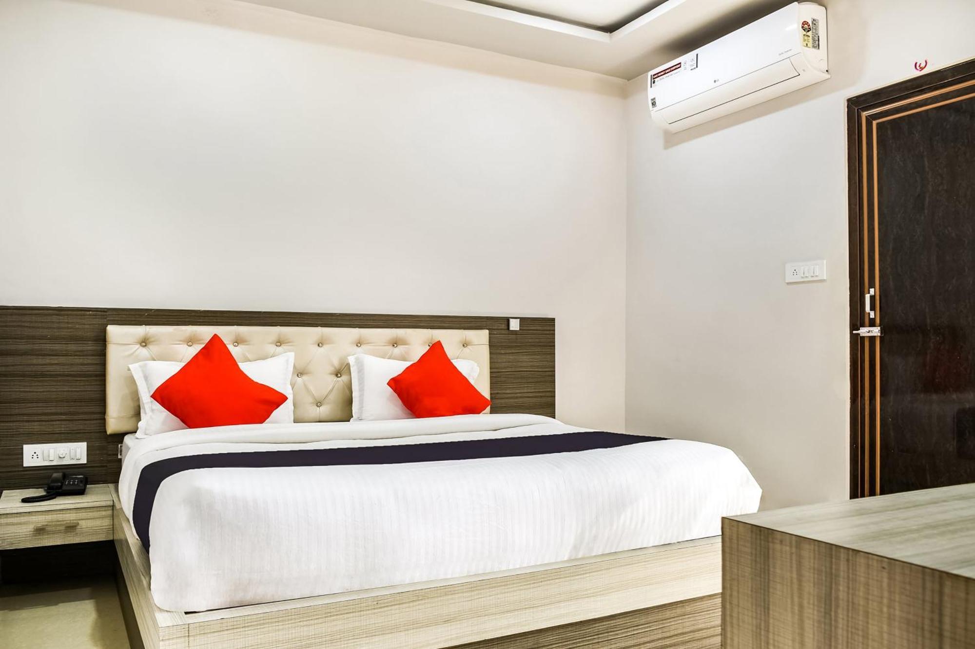 Hotel Capital O Jai Adisson Katak Exteriér fotografie